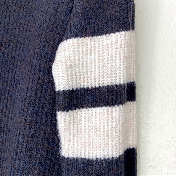 EASEL Athletic Striped Black White V-Neck Soft Sweater New With Tags Small - Picture 5 of 8